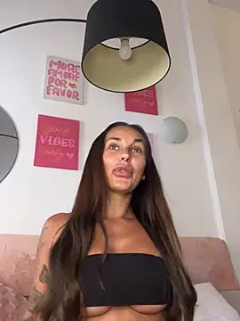 Snapshot of Rosieredxox chatting on May 2026 04:47:01 PM Rosieredxox online show from May 2026 04:47:01 PM