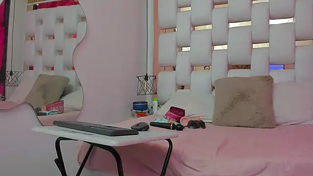 Snapshot of MiaCours chatting on September 2025 02:19:01 PM MiaCours online show from September 2025 02:19:01 PM