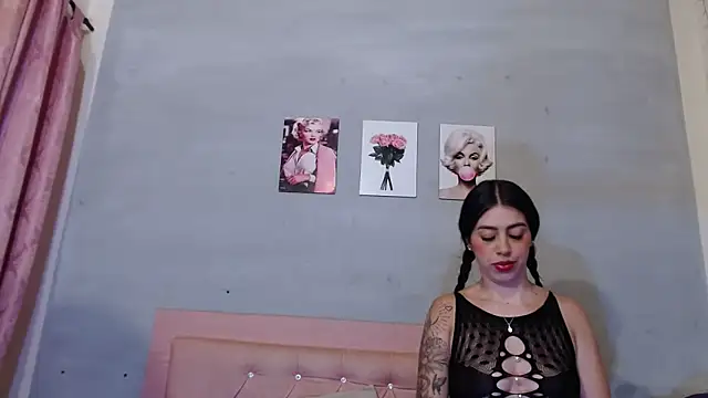 Olivia Spear online show from September 2025 01:46:01 PM