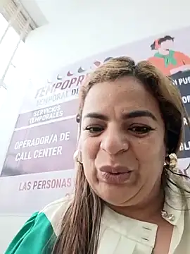 Mia-Glow online show from November 2025 12:04:01 PM