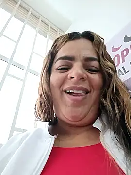 Mia-Glow online show from January 2026 12:09:02 PM