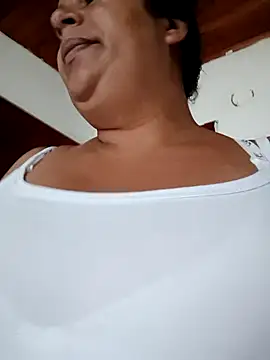 Mia-Glow online show from March 2026 12:11:01 PM