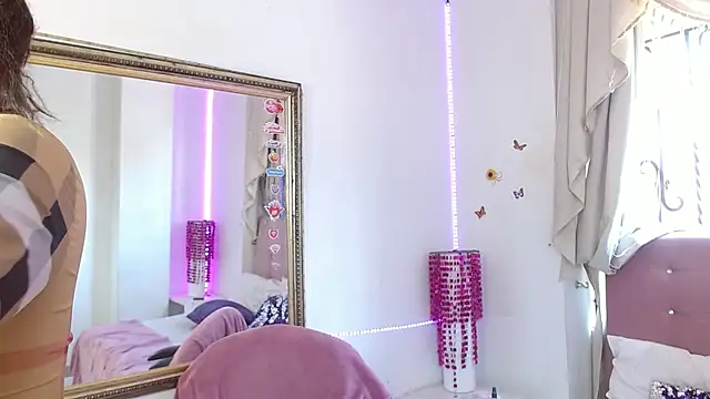 Saori Evans online show from September 2025 08:33:01 PM