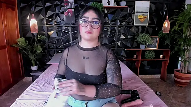 April  foxx online show from October 2025 04:51:01 PM