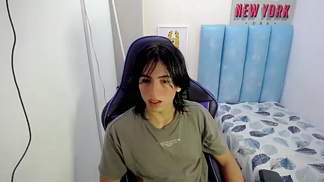 Snapshot of louis_baltazar chatting on September 2025 03:58:02 PM louis baltazar online show from September 2025 03:58:02 PM