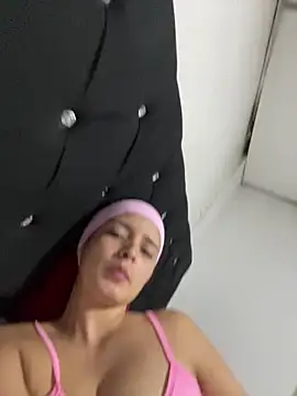 Snapshot of Mia_jhoonson chatting on November 2025 02:21:02 AM Mia jhoonson online show from November 2025 02:21:02 AM