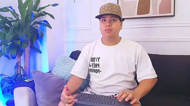 Naim Bennetsex online show from October 2025 06:19:02 PM