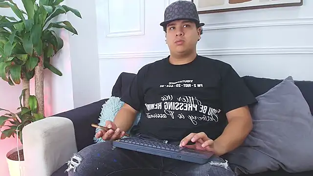 Naim Bennetsex online show from October 2025 06:30:02 PM