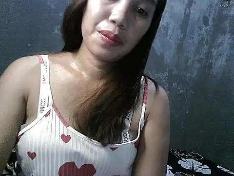 Snapshot of sweet_bunnie chatting on May 2026 06:35:02 PM sweet bunnie online show from May 2026 06:35:02 PM
