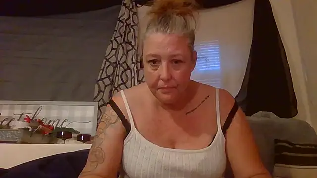 HotRedYeag online show from November 2025 12:15:01 PM