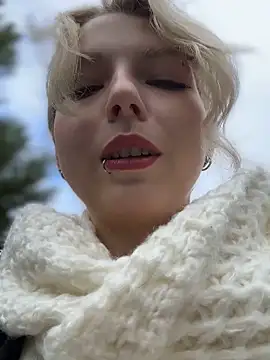 Snapshot of EveLittleSinner chatting on September 2025 07:54:01 AM EveLittleSinner online show from September 2025 07:54:01 AM