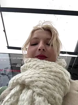 Snapshot of EveLittleSinner chatting on October 2025 10:14:02 AM EveLittleSinner online show from October 2025 10:14:02 AM