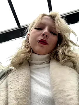 Snapshot of EveLittleSinner chatting on October 2025 08:44:01 AM EveLittleSinner online show from October 2025 08:44:01 AM