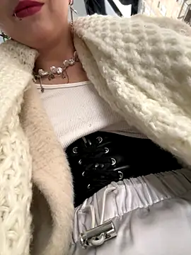 Snapshot of EveLittleSinner chatting on October 2025 10:54:02 AM EveLittleSinner online show from October 2025 10:54:02 AM