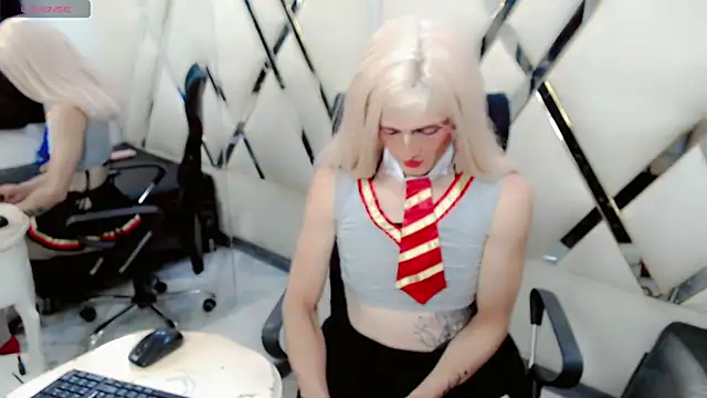 Ambervalentinn01 online show from September 2025 07:30:02 PM