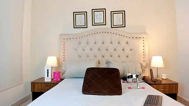 natasha moreno online show from April 2026 12:25:01 PM