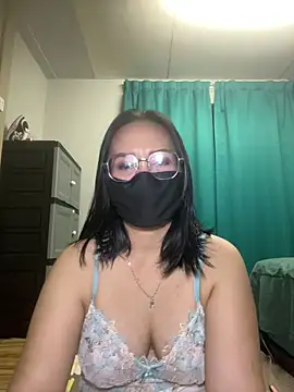 Snapshot of melyiaaa chatting on May 2026 02:32:02 PM melyiaaa online show from May 2026 02:32:02 PM