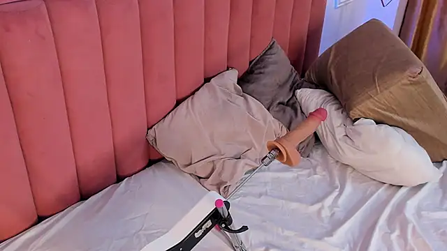 Tessa Sinclaire online show from April 2026 01:42:02 AM