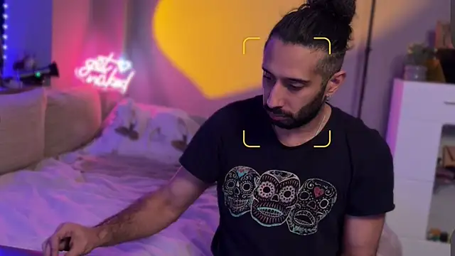 Secret Lovers1 online show from April 2026 06:09:01 PM