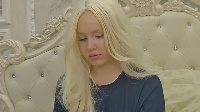 EllieFrosty  online show from October 2025 07:00:01 PM