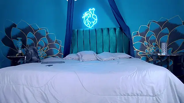 Maylu Fox online show from September 2025 12:21:02 PM