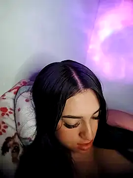 Linda Saenz  online show from October 2025 04:11:01 AM