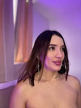 Snapshot of Bella-taylorr chatting on May 2026 04:04:02 PM Bella-taylorr online show from May 2026 04:04:02 PM