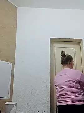 Kiss Eva online show from November 2025 05:34:01 PM