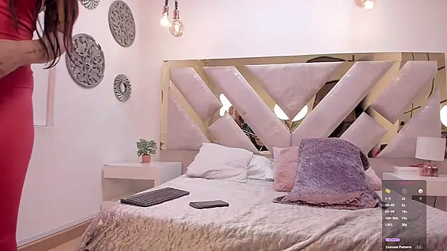 Marianee Rousse online show from October 2025 10:36:01 PM