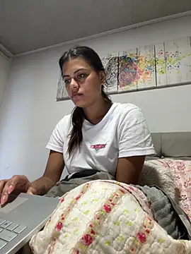 Anna Klein online show from September 2025 11:32:01 AM