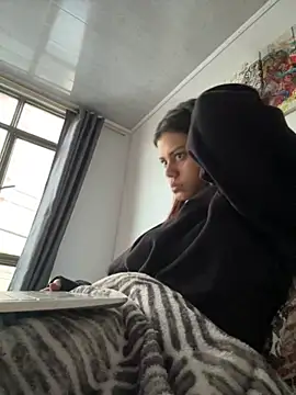 Anna Klein online show from September 2025 11:24:01 AM