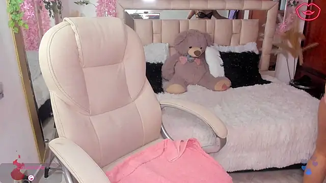 paulha miller online show from September 2025 12:51:01 PM