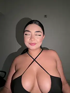 Snapshot of SASHASTRADA chatting on October 2025 10:45:01 PM SASHASTRADA online show from October 2025 10:45:01 PM