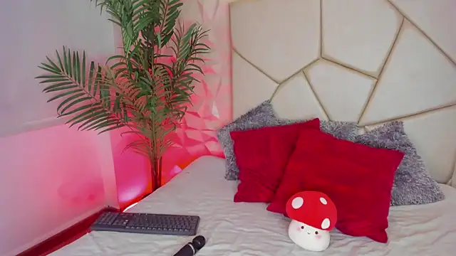 Snapshot of SASHASTRADA chatting on November 2025 10:19:01 PM SASHASTRADA online show from November 2025 10:19:01 PM