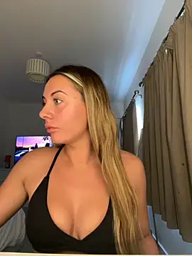 Snapshot of Scarlettroseeee chatting on October 2025 03:32:01 PM Scarlettroseeee online show from October 2025 03:32:01 PM