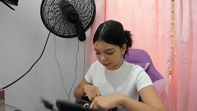 shy luna18 online show from September 2025 12:31:02 PM