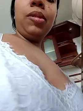 CloeeHills  online show from October 2025 05:21:01 PM