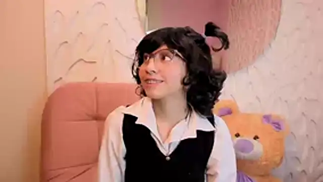 VioletxBloom online show from April 2026 01:01:01 PM