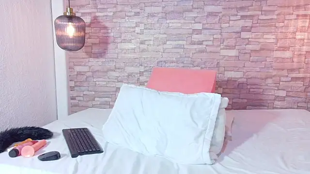 tiny sophy online show from September 2025 01:55:01 PM