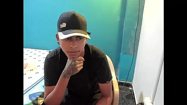 Andrew25- online show from August 2026 10:01:02 PM