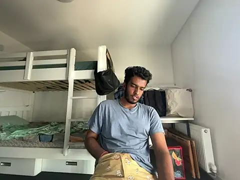 nivedthomas01 online show from April 2026 04:10:02 AM