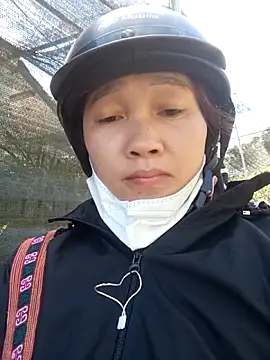 miumiu 00 online show from September 2025 01:09:02 AM