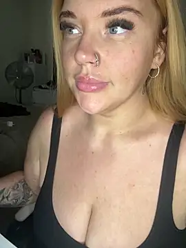 Snapshot of MysteriousMylaX chatting on October 2025 04:04:02 PM MysteriousMylaX online show from October 2025 04:04:02 PM