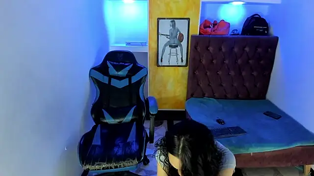 alison moon7 online show from November 2025 02:06:01 PM