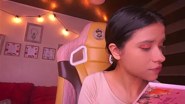 Lana Dreams  online show from November 2025 12:33:01 AM