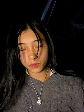 EmLy02 online show from November 2025 12:06:02 PM