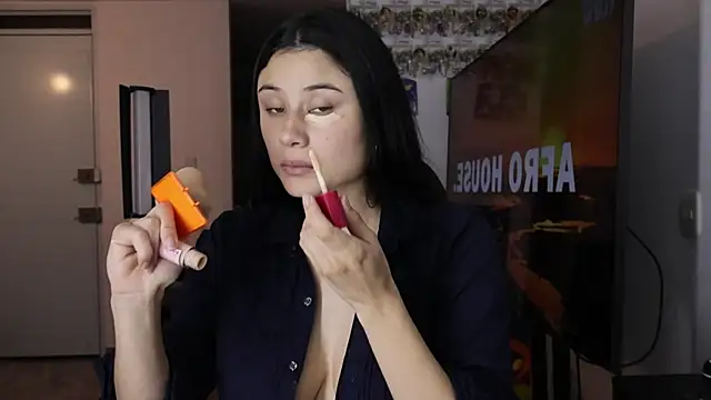 Snapshot of VioletaLorette chatting on November 2025 11:25:02 PM VioletaLorette online show from November 2025 11:25:02 PM