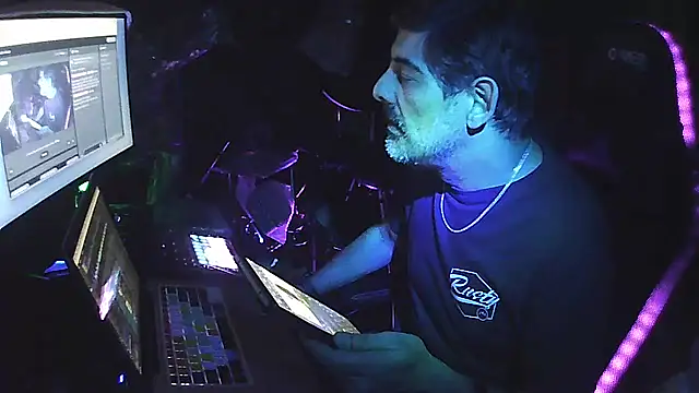 Rod Contreras ARG online show from November 2025 03:07:01 AM