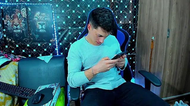 javiersexymann online show from October 2025 09:21:01 PM