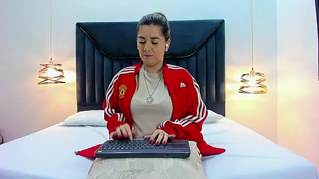 AuraEvens online show from September 2025 12:17:02 PM